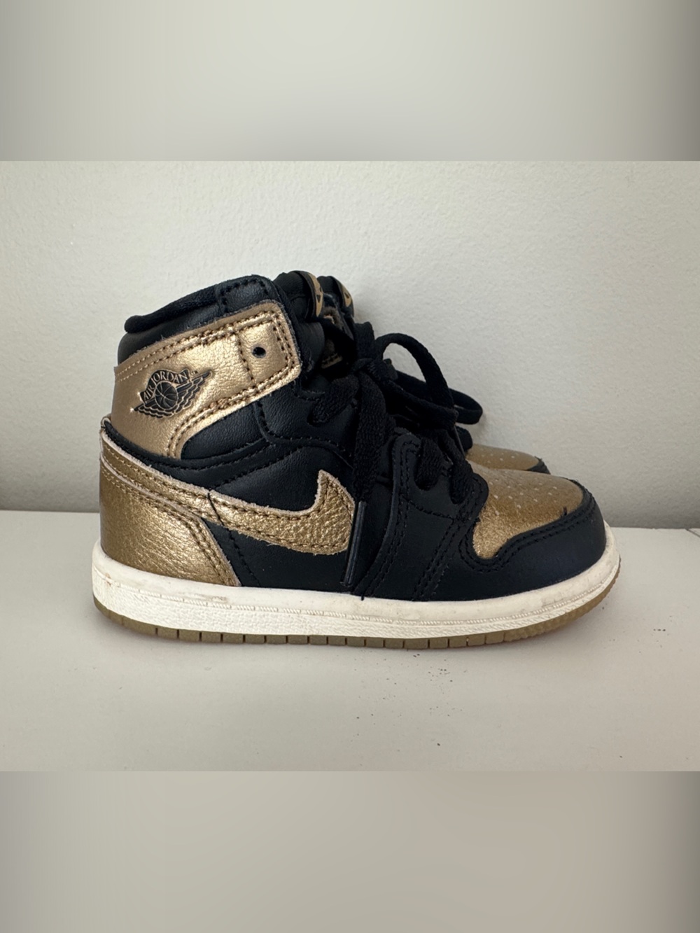 Jordan Kids High-Top Sneakers in Black and Metallic Gold